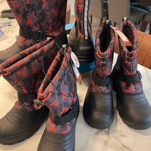 Northside Kids Snow Boots in Black and Red Camo